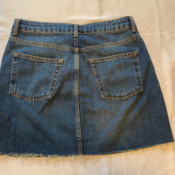 Top shop Moto jean skirt in size 6. - Picture 3 of 4